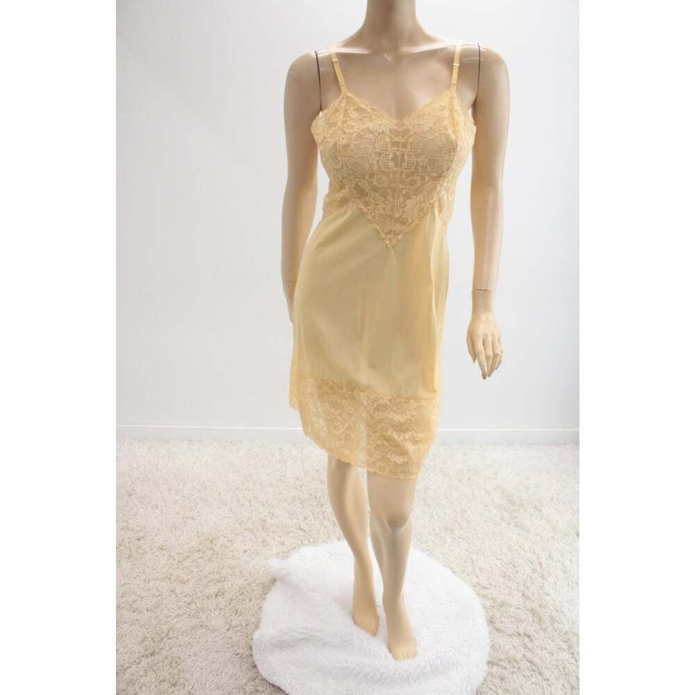 VTG Vanity Fair Yellow Nylon Full Slip 7" wide Lace Trim 60s Sweetheart Neckline - Picture 6 of 9
